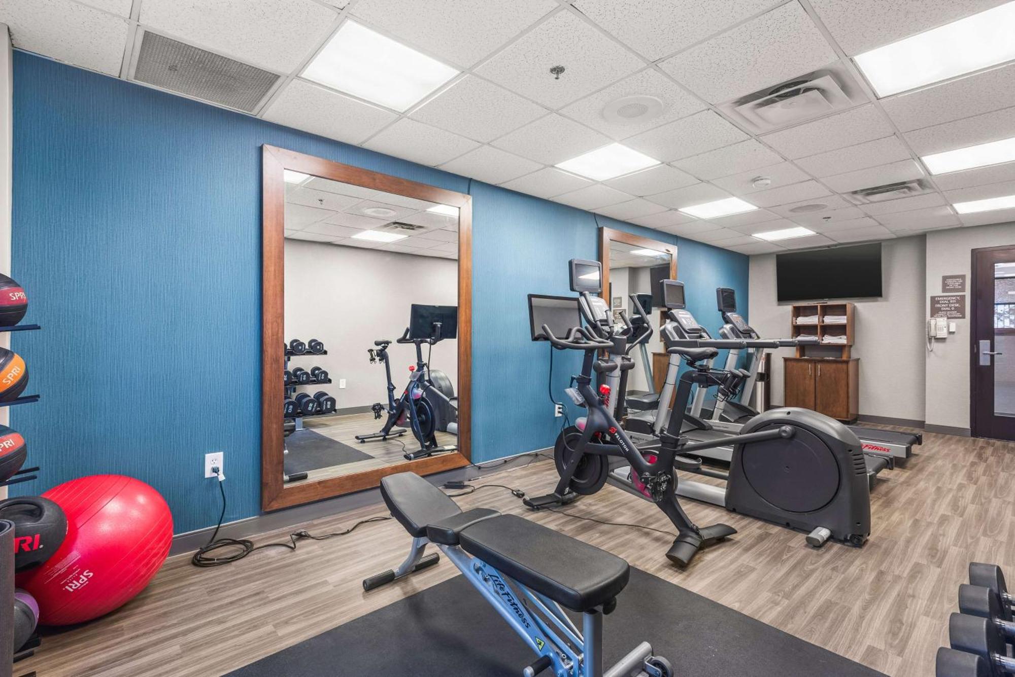 Hampton Inn Columbus-North Buitenkant foto