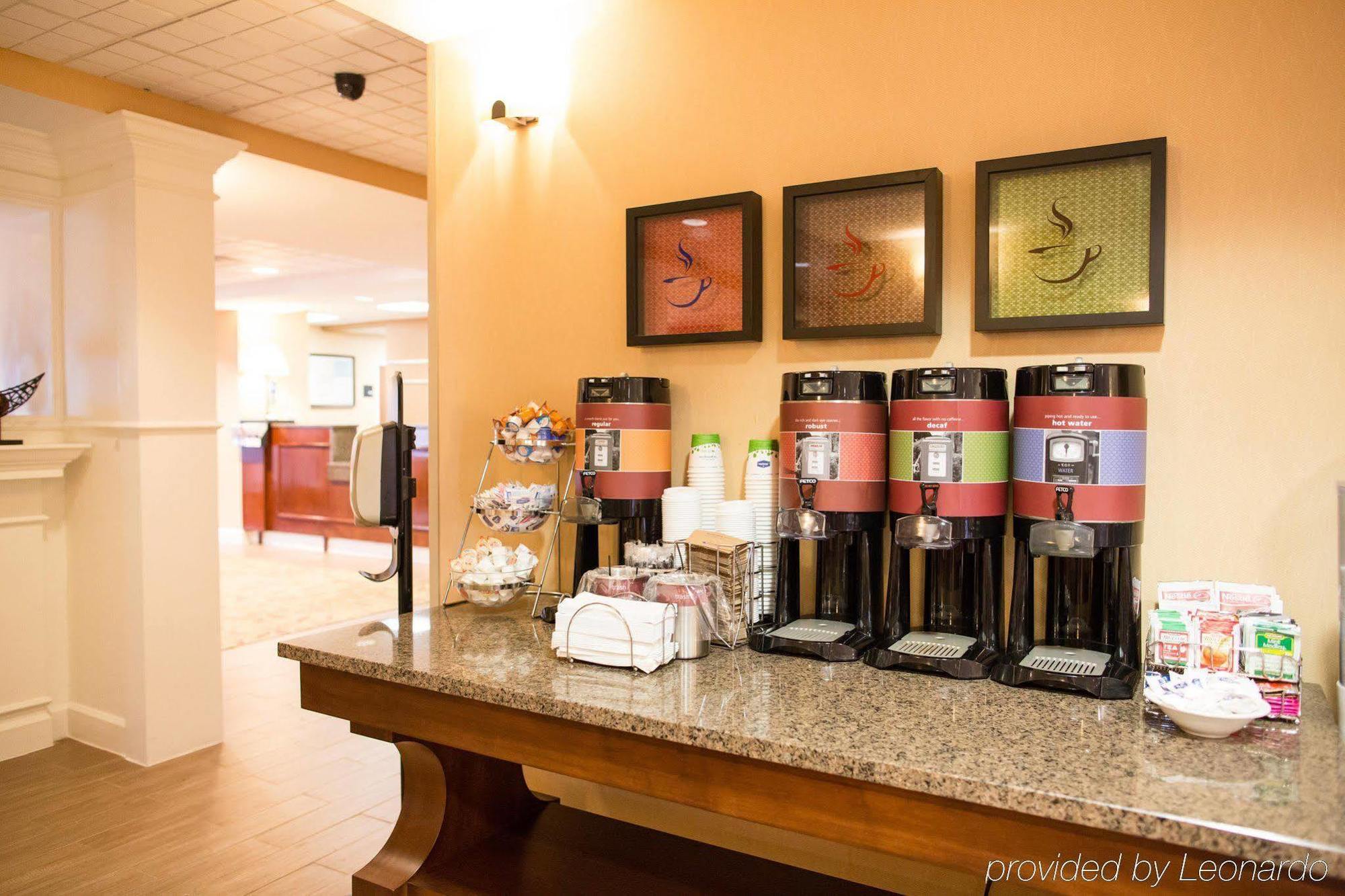 Hampton Inn Columbus-North Buitenkant foto