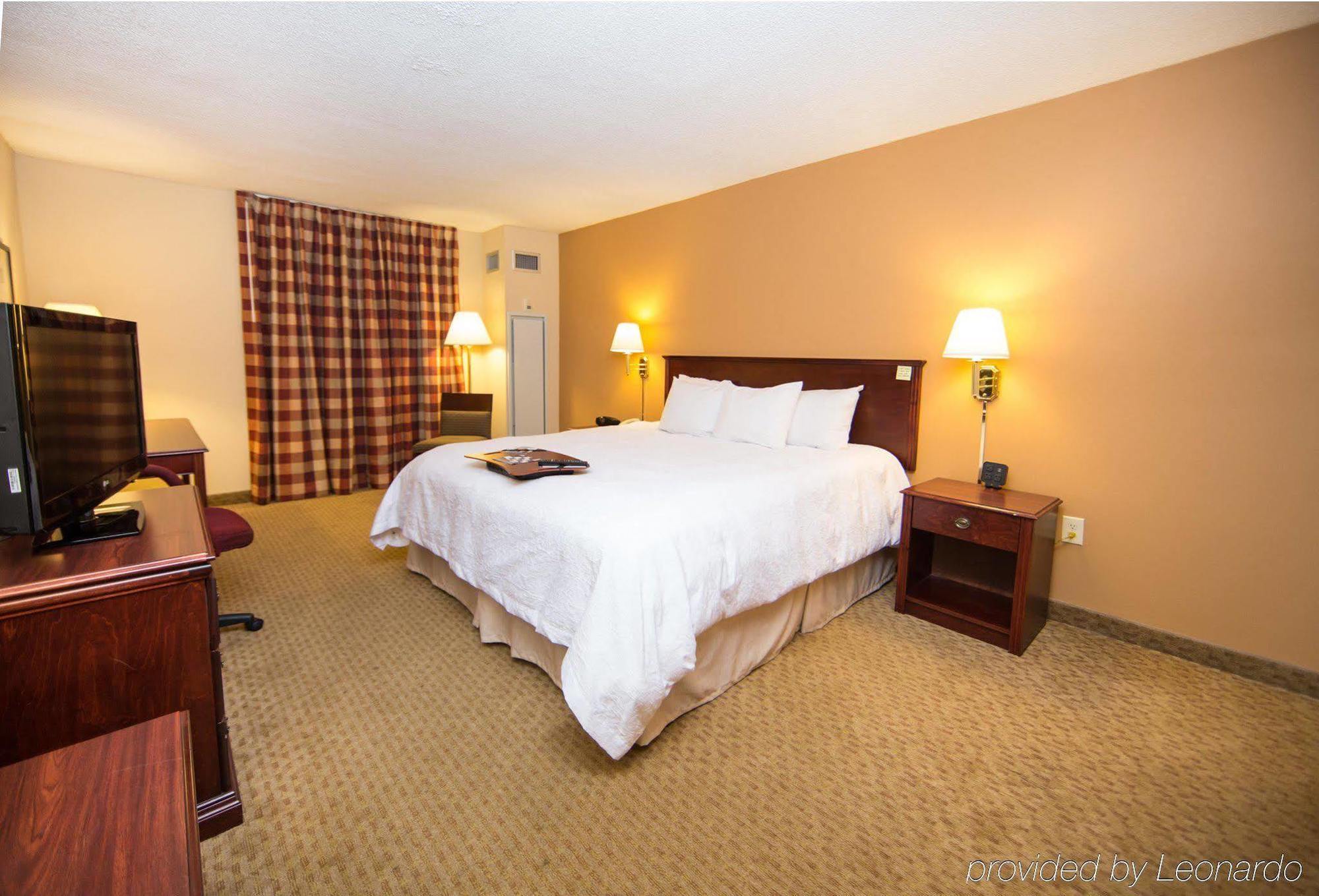 Hampton Inn Columbus-North Buitenkant foto