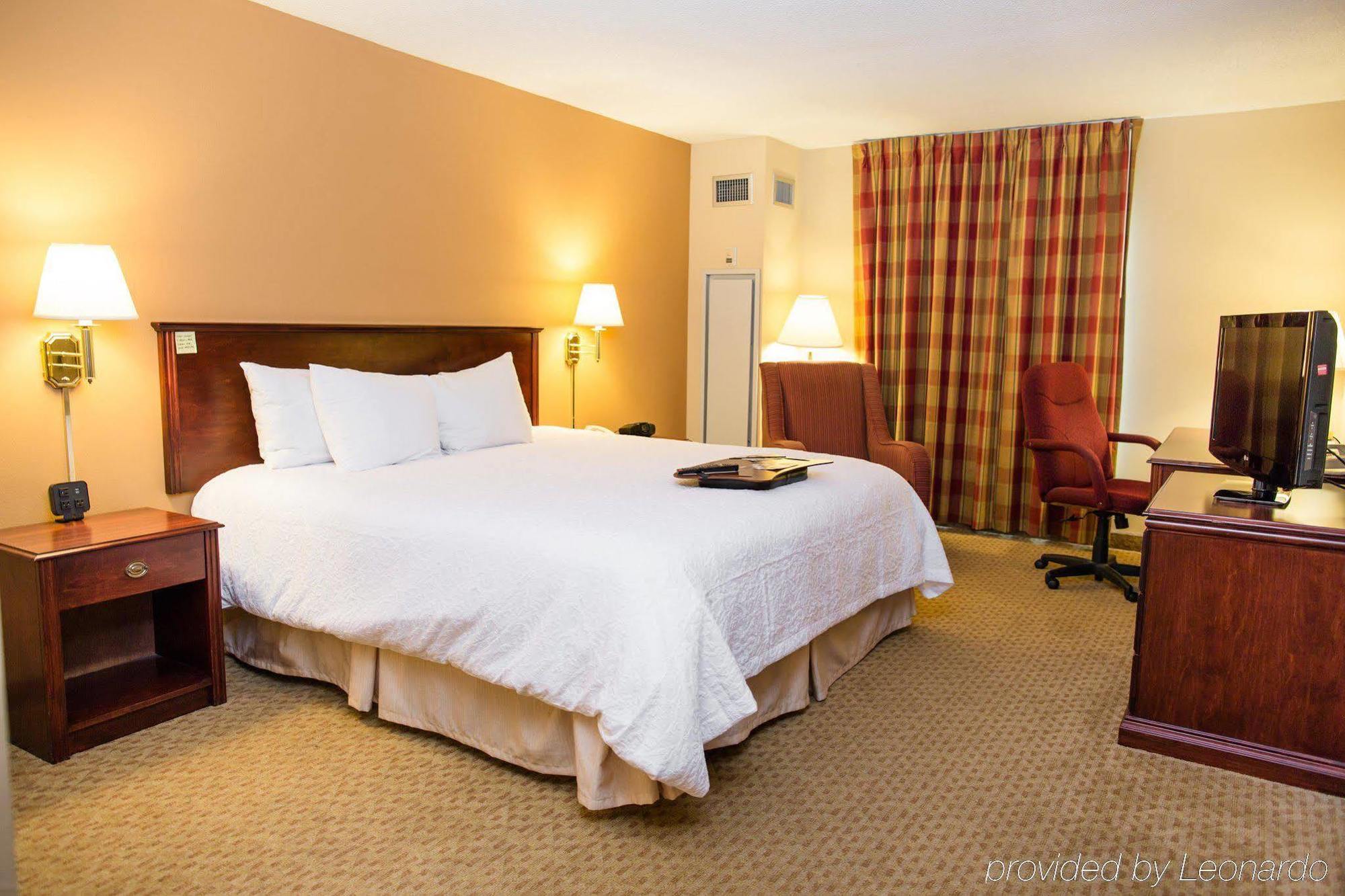 Hampton Inn Columbus-North Buitenkant foto