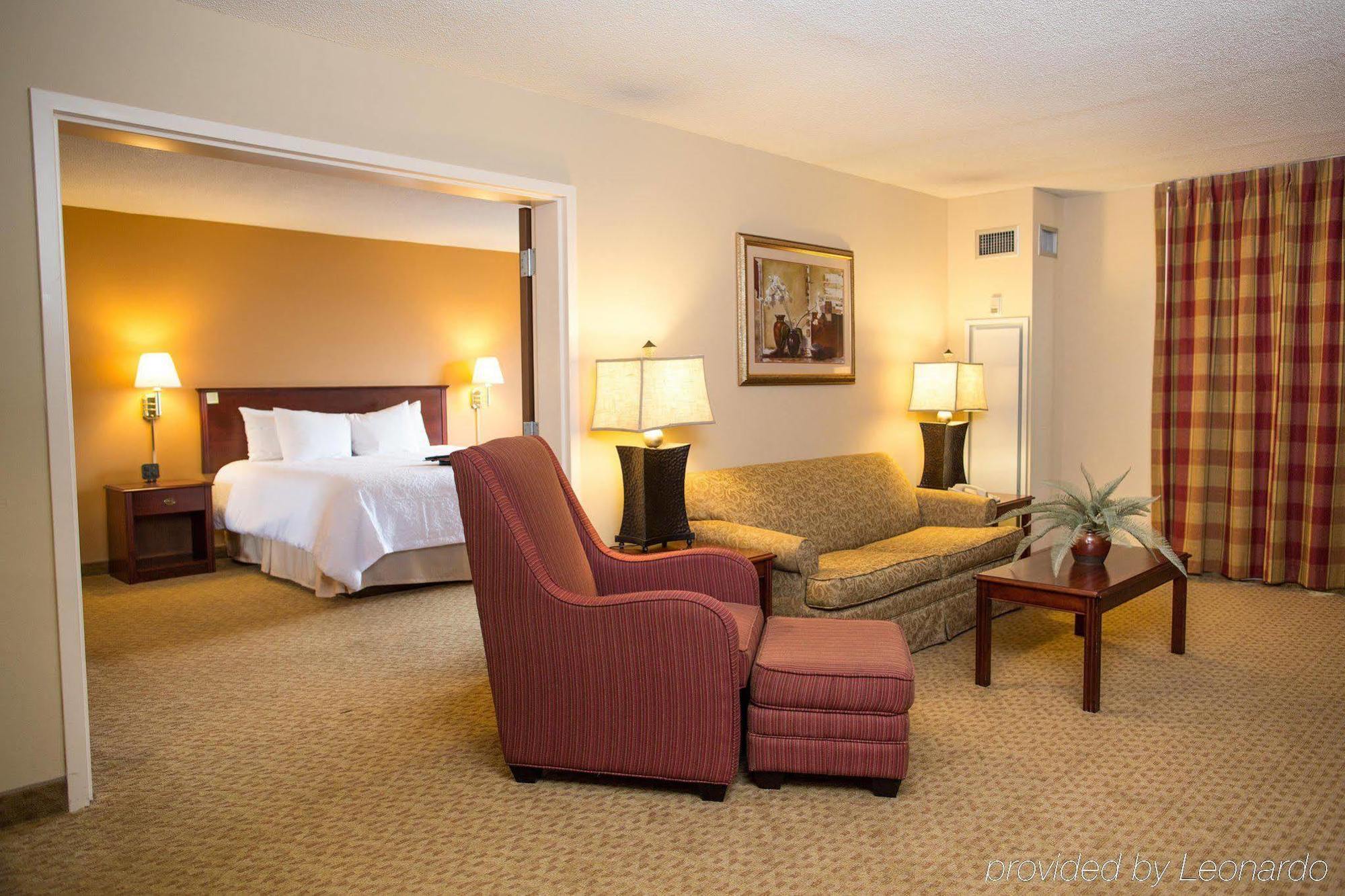 Hampton Inn Columbus-North Buitenkant foto